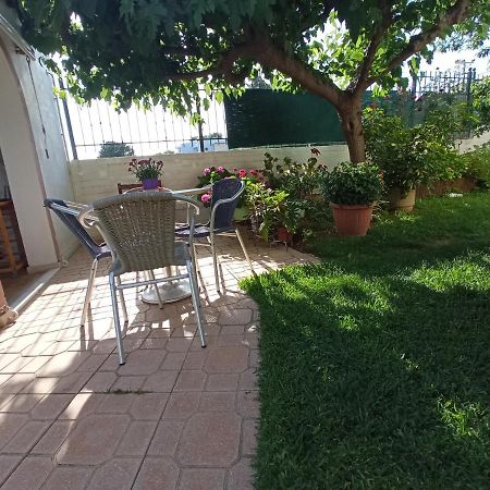 Flat With Garden Near Sea, Port And Airport Apartment อาร์เตมีดา ภายนอก รูปภาพ